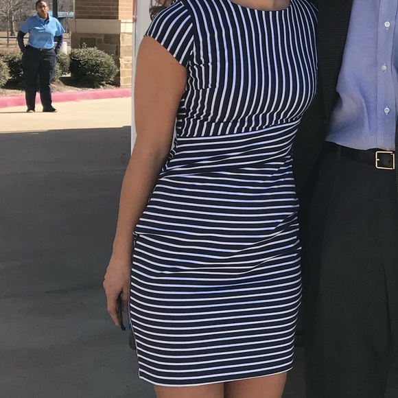 Navy and White Banana Republic work dress - Picture 7 of 7